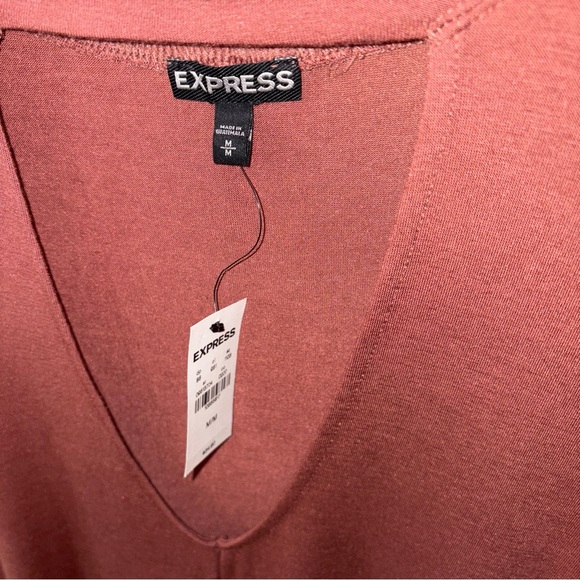 Express Cut Out Neck Top - Picture 5 of 6